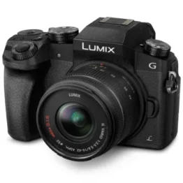 Panasonic LUMIX G DMC-G70KAEGK Systemkamera (16 Megapixel, OLED-Sucher, 7,5 cm OLED Touchscreen, 4K Foto und Video) mit Objektiv H-FS14042E schwarz